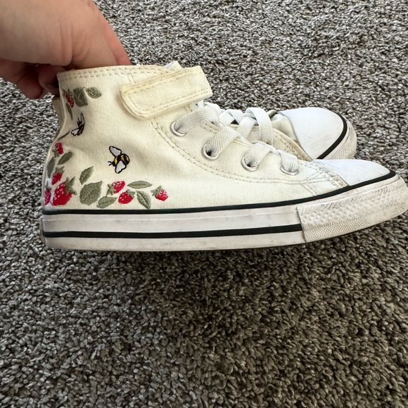 Toddler converse size 10 - Picture 9 of 12
